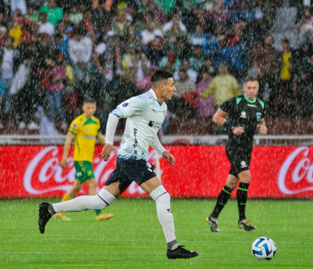 Copa Sudamericana: Liga de Quito goleó a Defensa y Justicia, y acaricia la final