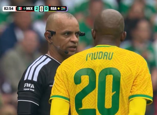 El insólito blooper en el Mundial 2026: árbitro habló en inglés a lo Tevez