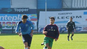 milito anoto su primer doblete desde su regreso a racing milito anoto su primer doblete desde su regreso a racing