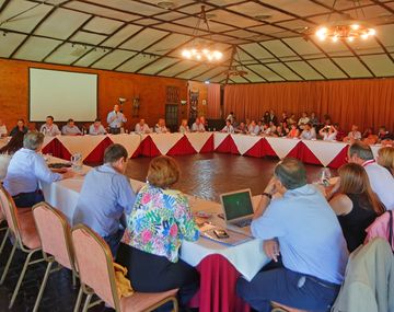 Masiva cumbre de los radicales en Luján