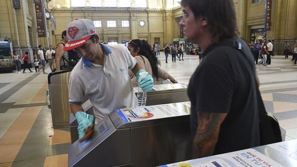 El coronavirus Covid-19 puede vivir hasta tres d&iacute;as fuera del cuerpo