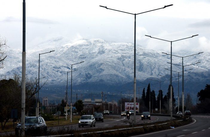 Mendoza: una nevada provocó cierre de rutas y de pasos fronterizos