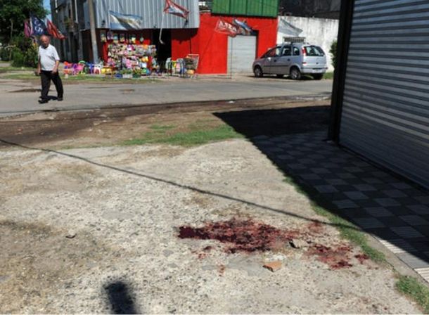 Balearon la panadería donde un delincuente fue asesinado a golpes en Rosario