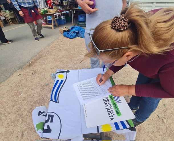 Cabildo Abierto sigue sumando firmas para impulsar su plebiscito por una deuda justa.