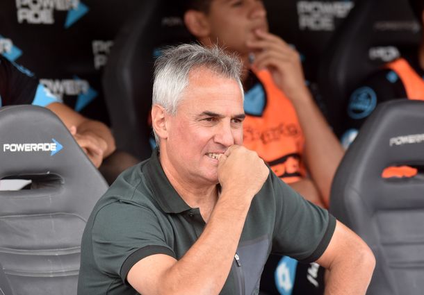 El DT dirigió nueve partidos y apenas ganó uno