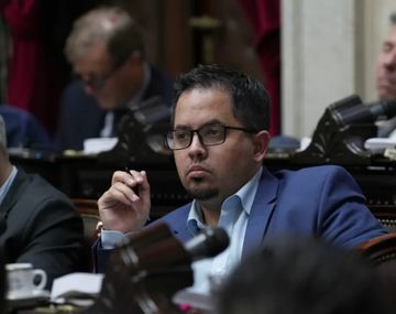 Difunden audios de diputado libertario exigiéndole los viáticos a un asistente