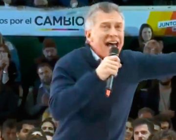 El efusivo cierre de campaña porteña de Macri en Ferro: ¡No se inunda más