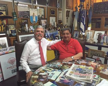 Gesto de De Vido: visitó al saliente Hugo Curto