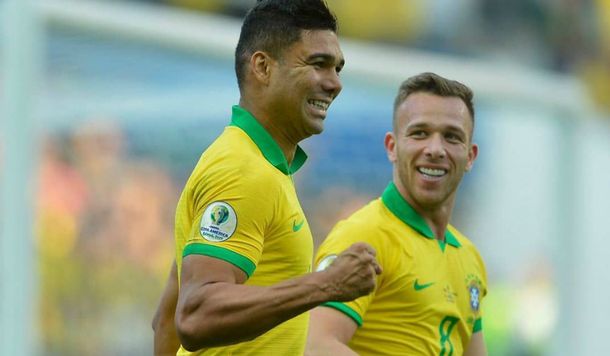 Brasil goléo a Perú y se clasificó primero en su grupo