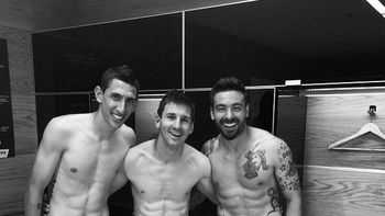 la foto de lavezzi, messi y di maria tras el triunfo la foto de lavezzi, messi y di maria tras el triunfo