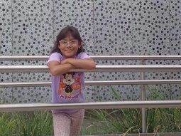 Una niña sufre una rara enfermedad y necesita ayuda para tratarse