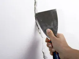 Cómo arreglar grietas en pisos y paredes rápido y fácil