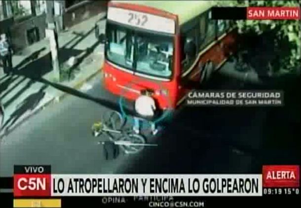 Lo atropelló un colectivo y después fue golpeado por el chofer y los pasajeros