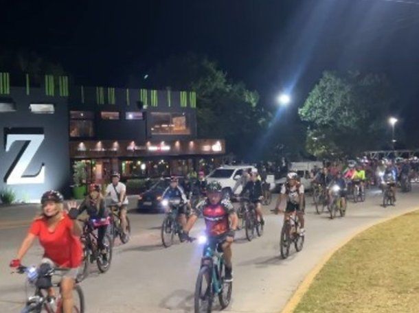Balearon a un grupo ciclistas en La Plata: hirieron a una chica y le robaron la bicicleta