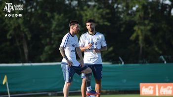 Messi y Agüero, durante el entrenamiento de la Selección Messi y Agüero, durante el entrenamiento de la Selección