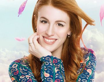 Laura Esquivel como Divina