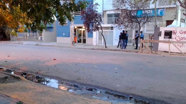 Al menos 50 detenidos durante una batalla campal de la Uocra en Neuquén