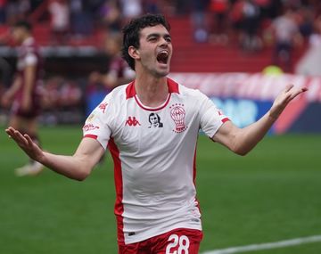 Huracán goleó 3-0 a Lanús y quedó como escolta de Vélez