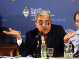 ¿Por qué Aníbal Fernández usó lentes de sol en el Senado?