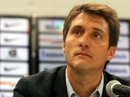 en su primer dia, guillermo armo su equipo con tevez y chavez como delanteros en su primer dia, guillermo armo su equipo con tevez y chavez como delanteros