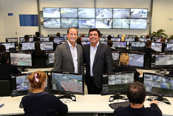 La propuesta de las minigobernaciones de Espinoza suma adhesiones