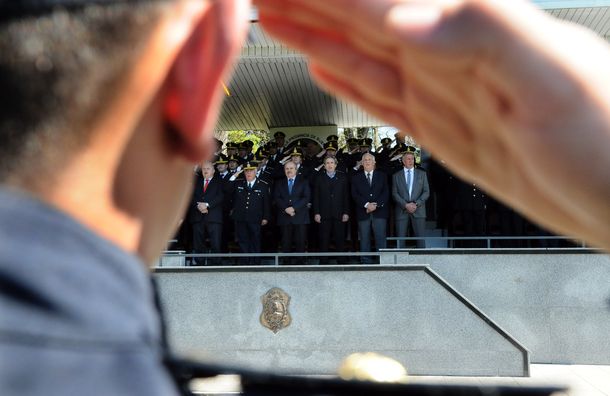 Scioli renovó la estructura de la Bonaerense y dispuso el retiro de oficiales