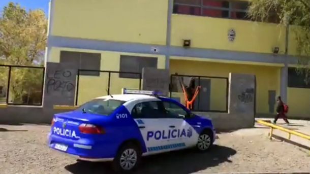 Un chico de 10 años llevó una pistola cargada a la escuela en Caleta Olivia