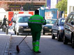 Tras cerrar las paritarias, barrenderos porteños logran una suba adicional del 12%
