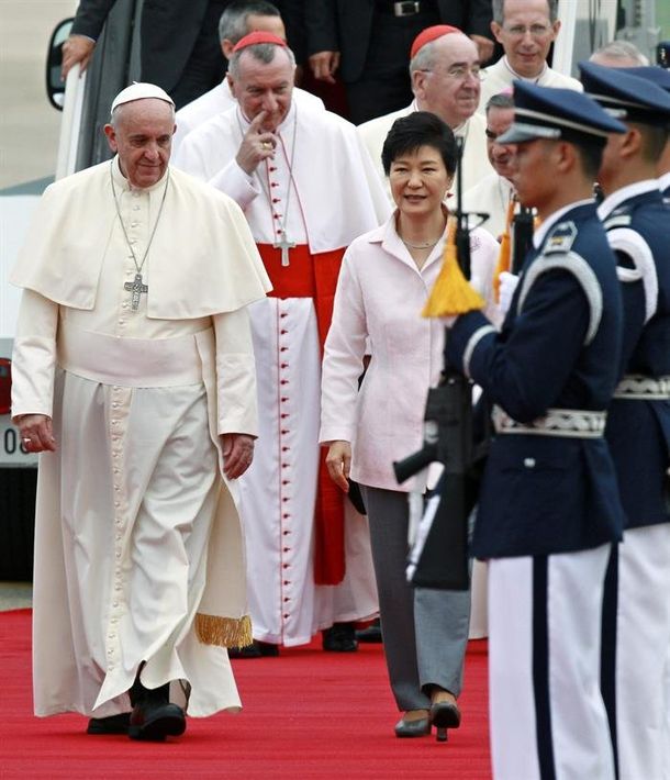 Francisco llegó a Seúl e inicia su primera gira en Asia