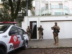 allanaron la casa de lula y se lo llevaron a declarar por el petrolao allanaron la casa de lula y se lo llevaron a declarar por el petrolao