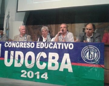 Pino se mostró con Moyano en un congreso educativo