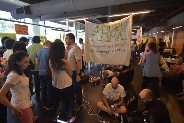 La toma del ministerio de Ciencia duró una semana