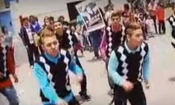 Los Wachiturros peruanos cantan por la libertad de Fujimori