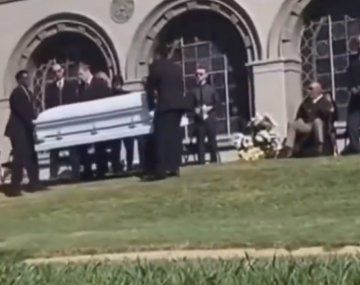 El viral del ataúd: si se ríen se van todos al infierno