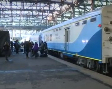 Unos 450 pasajeros que iban en tren a Bahía Blanca quedaron varados en Constitución