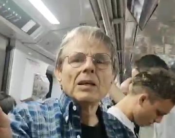 Psicólogo pidió en el subte no votar a Milei: Está loco y es peligroso