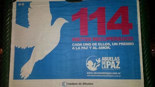 La Ciudad amaneció empapelada con afiches por la aparición de Guido Carlotto