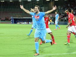 el napoli de higuain apenas igualo y no pudo acercarse a la punta el napoli de higuain apenas igualo y no pudo acercarse a la punta