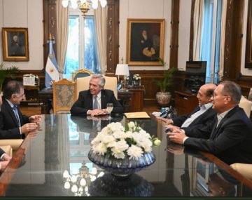 Alberto Fernández se reunió con intendentes que presenciarán el acto del 25 de mayo