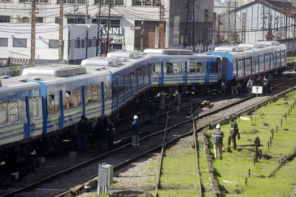 Descarriló un tren del Sarmiento en Liniers y al menos 13 pasajeros resultaron heridos