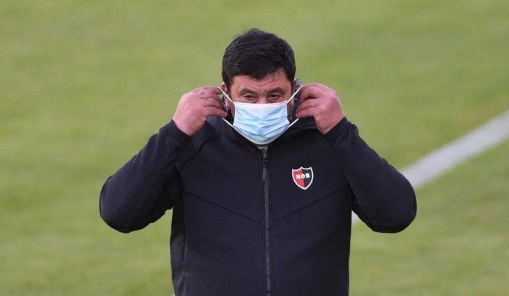 El Mono Burgos deja de ser entrenador de Newells