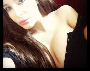 Sorry boys theonly thing I blow is kisses (Perdón chicos, lo único que soplo son besos)