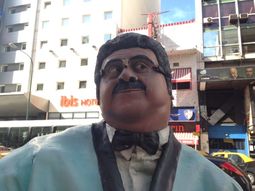 destruyen la estatua de don mateo en avenida corrientes destruyen la estatua de don mateo en avenida corrientes