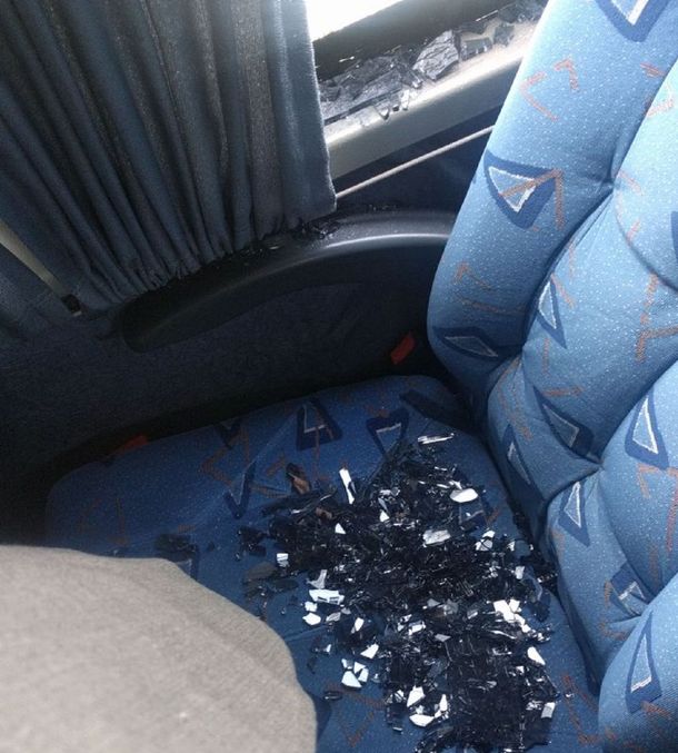 Violento ataque a un micro dejó al menos tres heridos