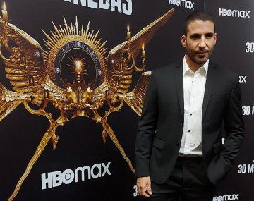 Miguel Ángel Silvestre en la presentación de 30 Monedas. Foto: (Minuto Uno)