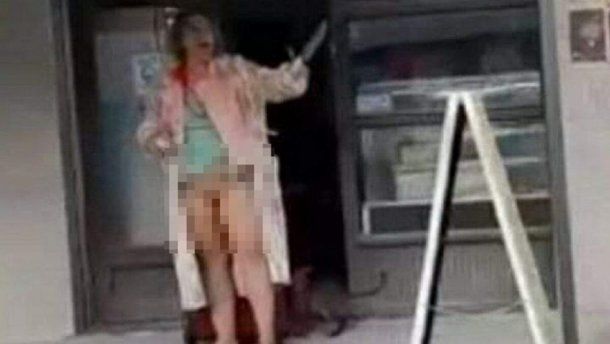 Lanús: mujer desnuda amenaza a vecinos con un cuchillo