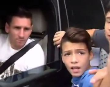 VIDEO: la emoción de un niño español al sacarse una foto con Lionel Messi