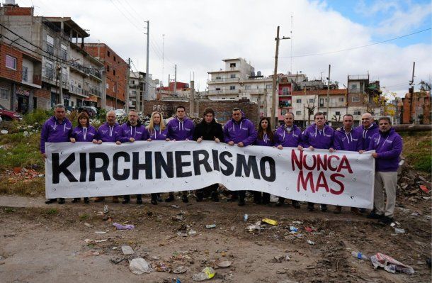 La foto en Villa Celina con la que Javier Milei inició la campaña de LLA en la provincia de Buenos Aires