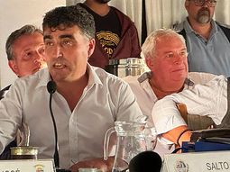 Andrés Lima acusó al gobierno de venir de Montevideo a hacer politiquería en el interior. Andrés Lima acusó al gobierno de venir de Montevideo a hacer politiquería en el interior.