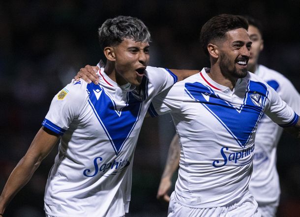 Vélez derrotó por 2-1 a un San Martín (SJ) complicado con el descenso en el Torneo Clausura